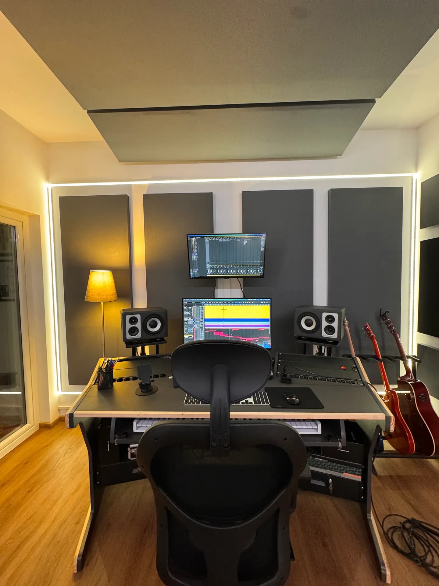 Vista d'insieme della regia dello studio di registrazione a Napoli